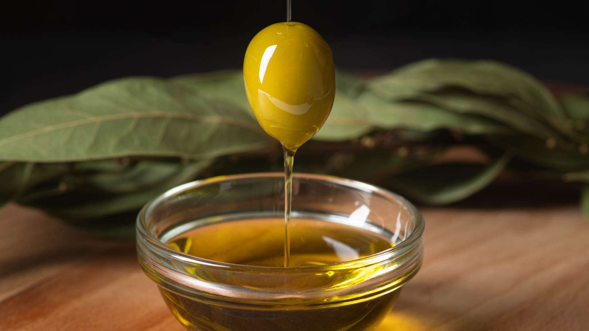 color del aceite de oliva virgen extra